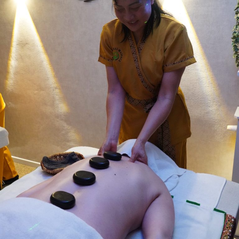 Lavasteine auf Rücken